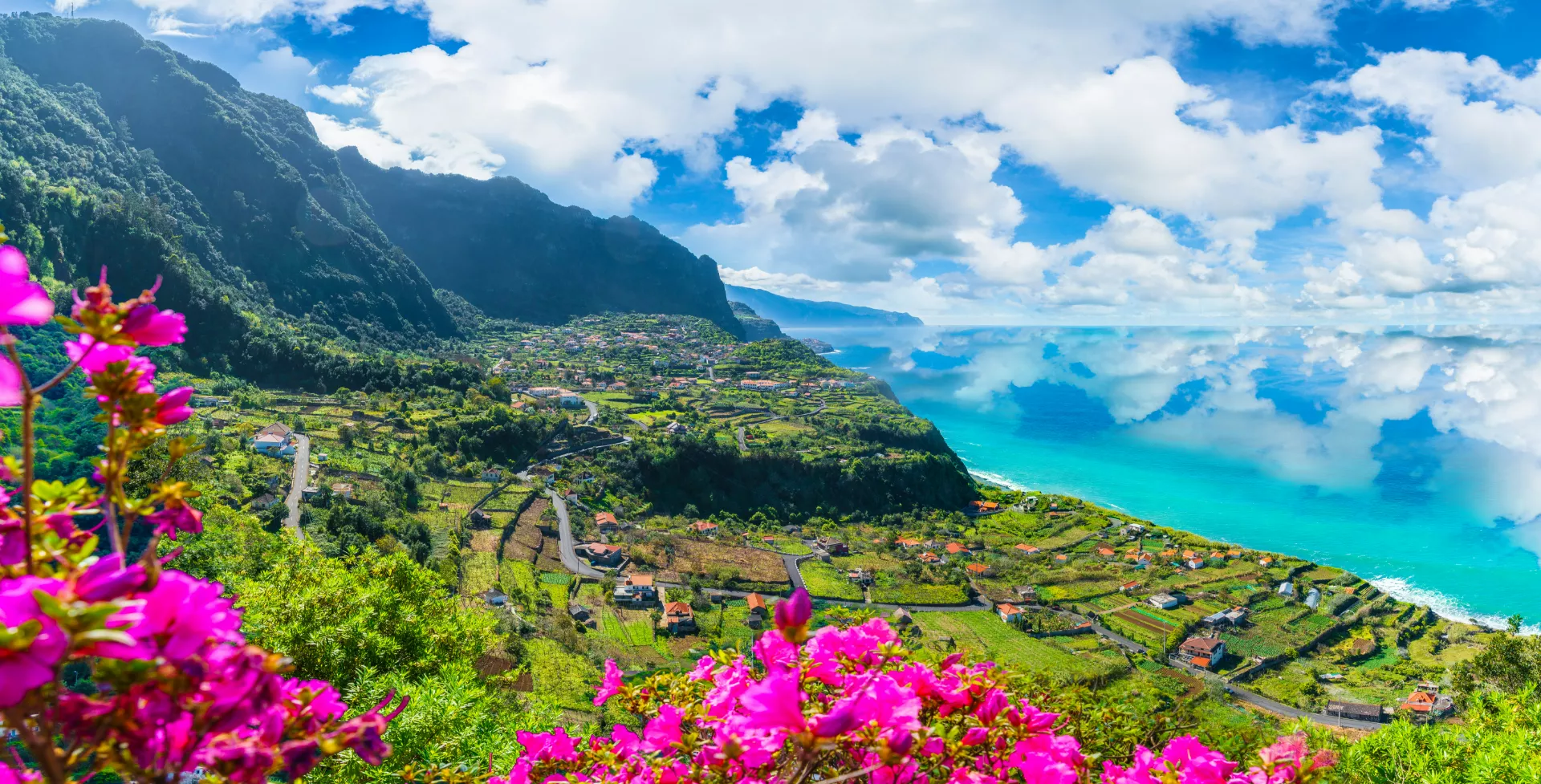 Uitzicht over het bloemeneiland Madeira, Portugal