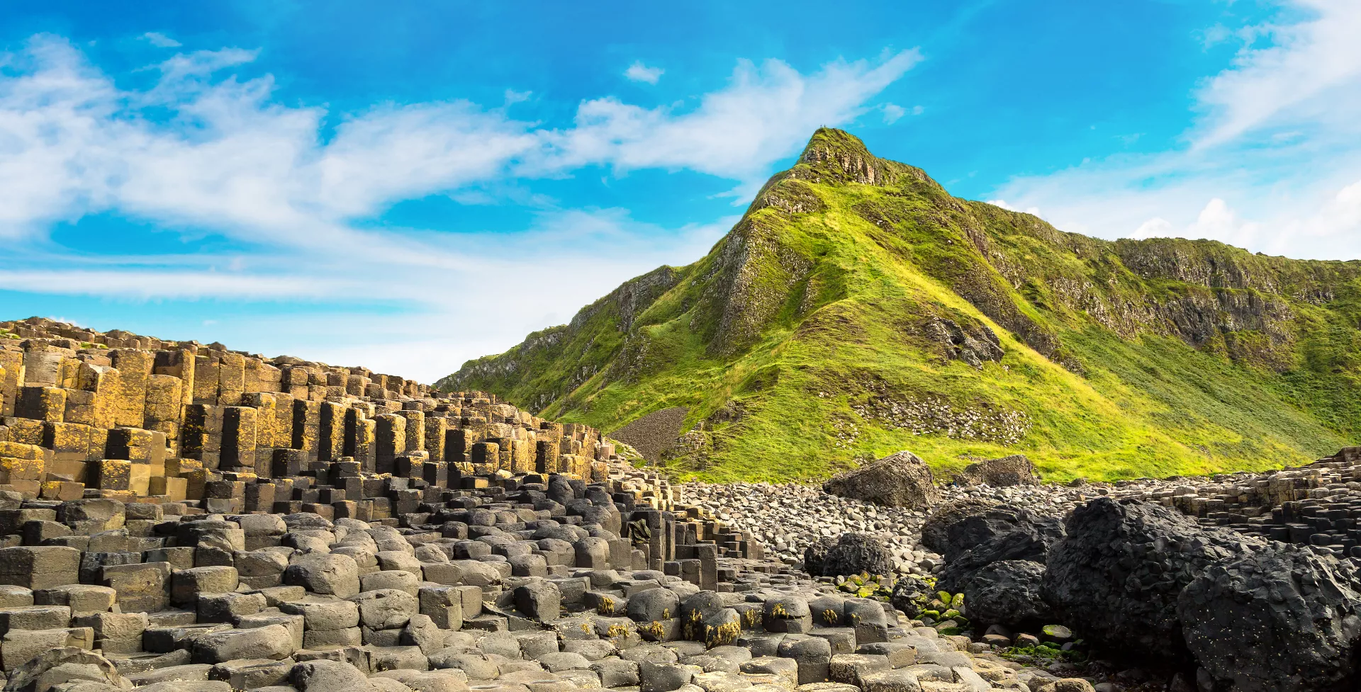 Basaltpilaren op de berg bij Giants Causeway, Ierland