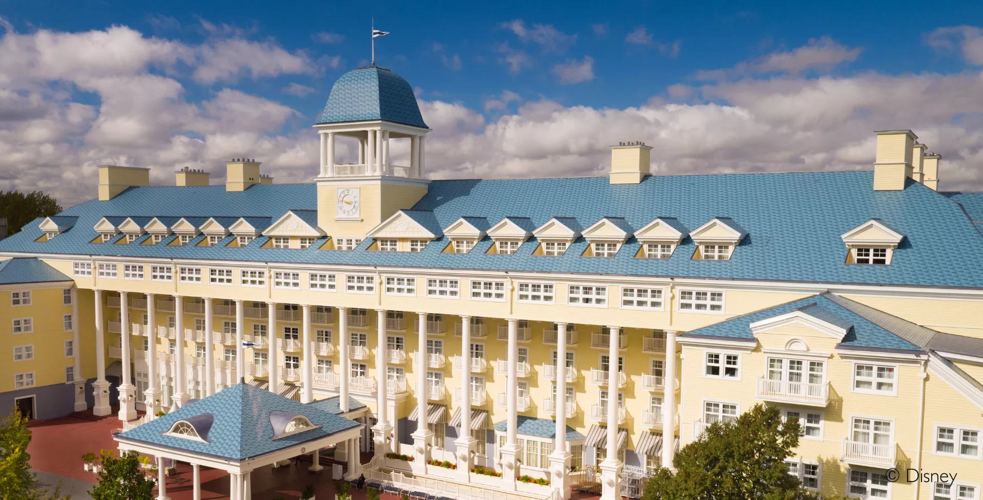 Newport Bay Club in Disneyland Paris - Vooraanzicht