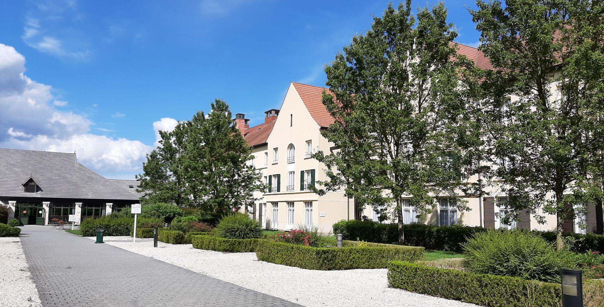 Campanile Val de France at Disneyland Paris - vooraanzicht 