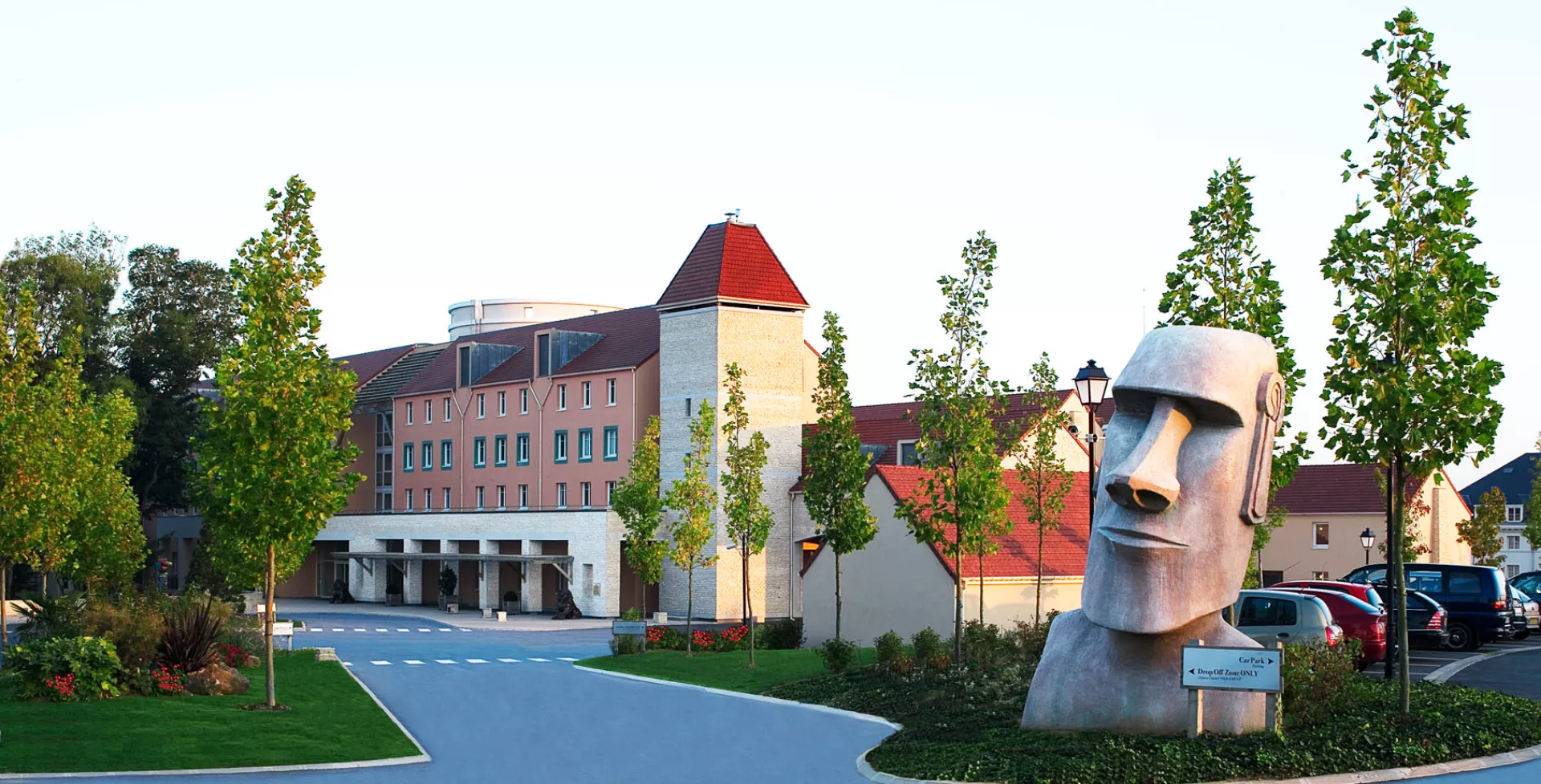 Hotel Explorers at Disneyland Paris - vooraanzicht