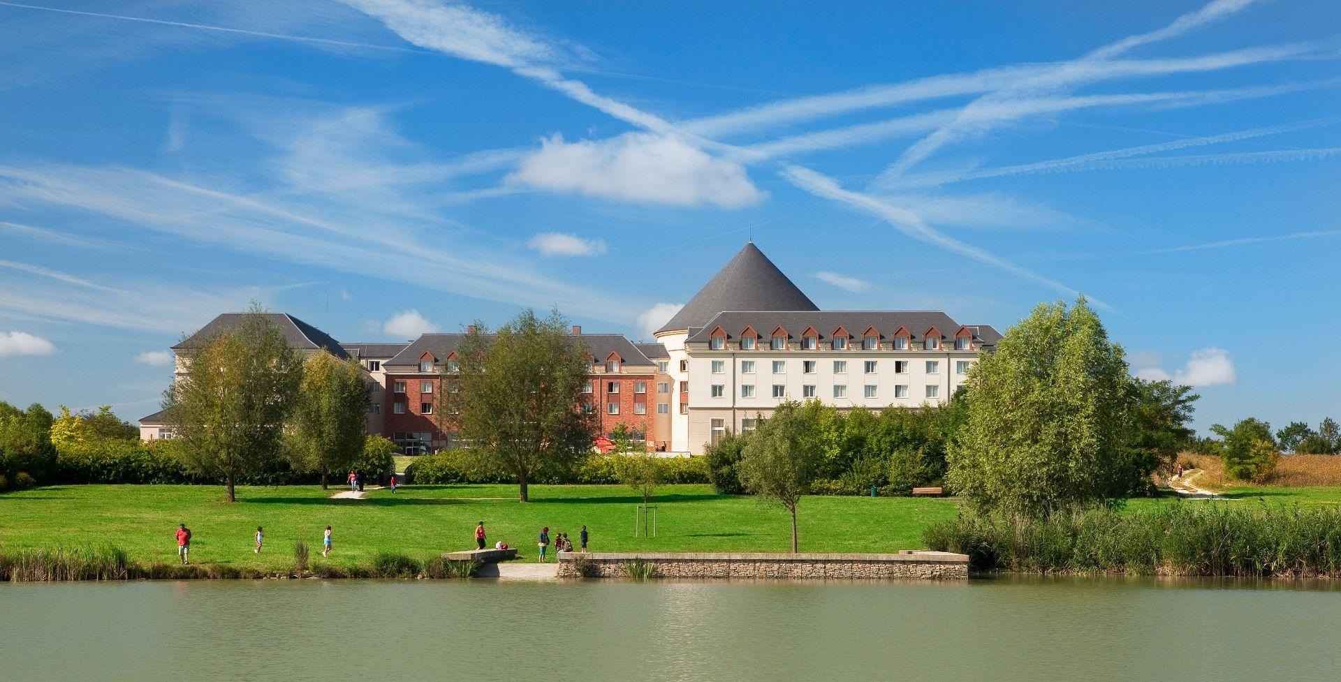 Grand Magic Hotel - meeraanzicht