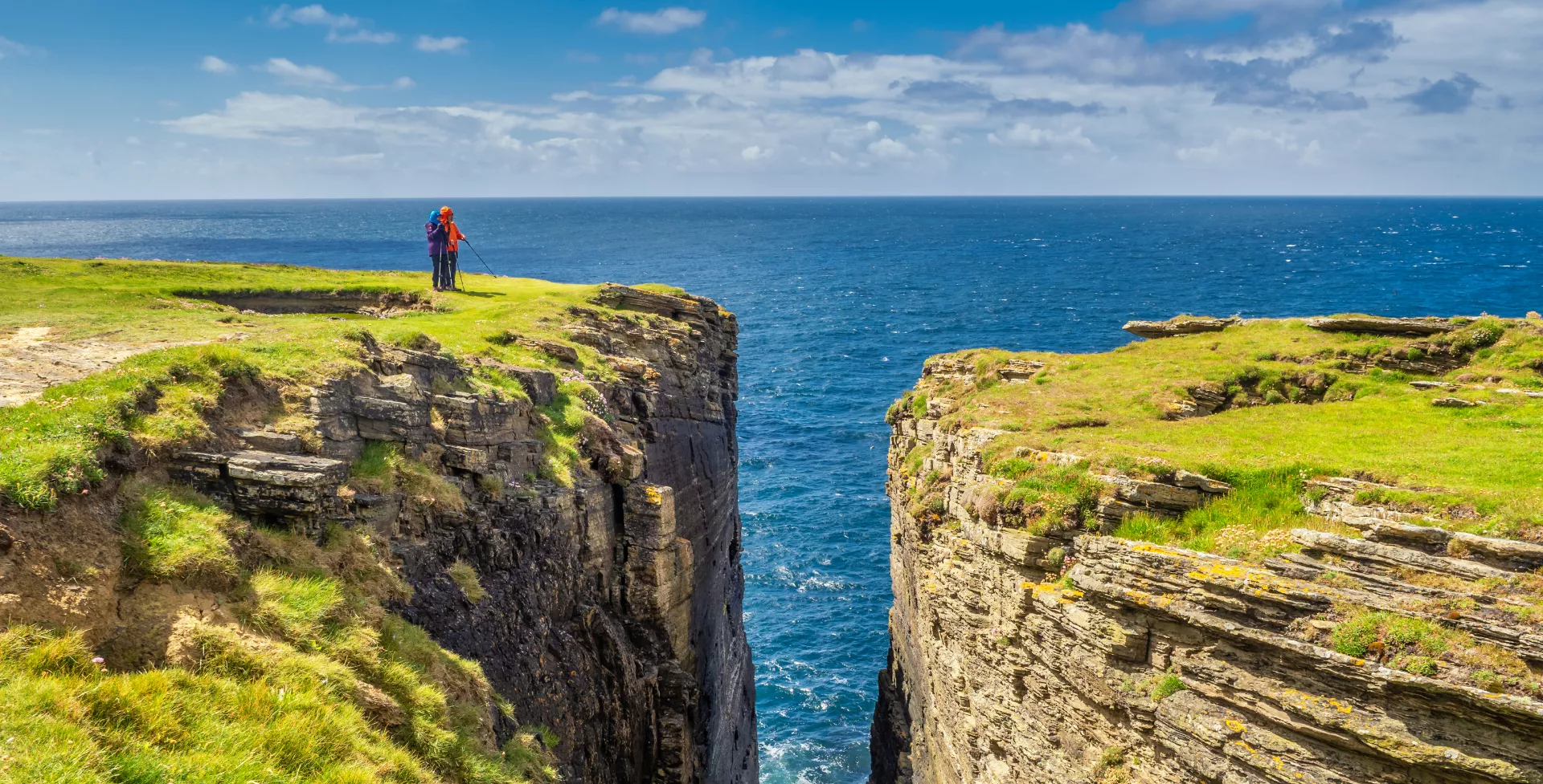 Uitzicht over zee vanaf Orkney Island in Schotland