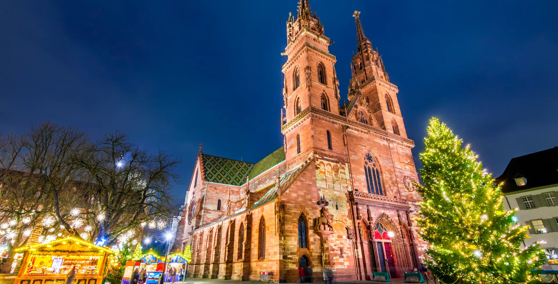 Kerstboom bij de Munster Cathedral, Basel, Wiesental, Zwitserland